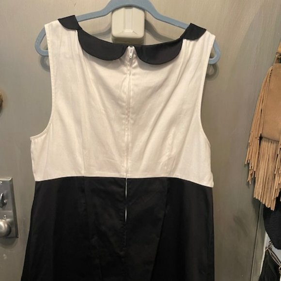 Smak Parlour Black & White Flower Model Maven Flare Dress - NWT - Picture 4 of 14